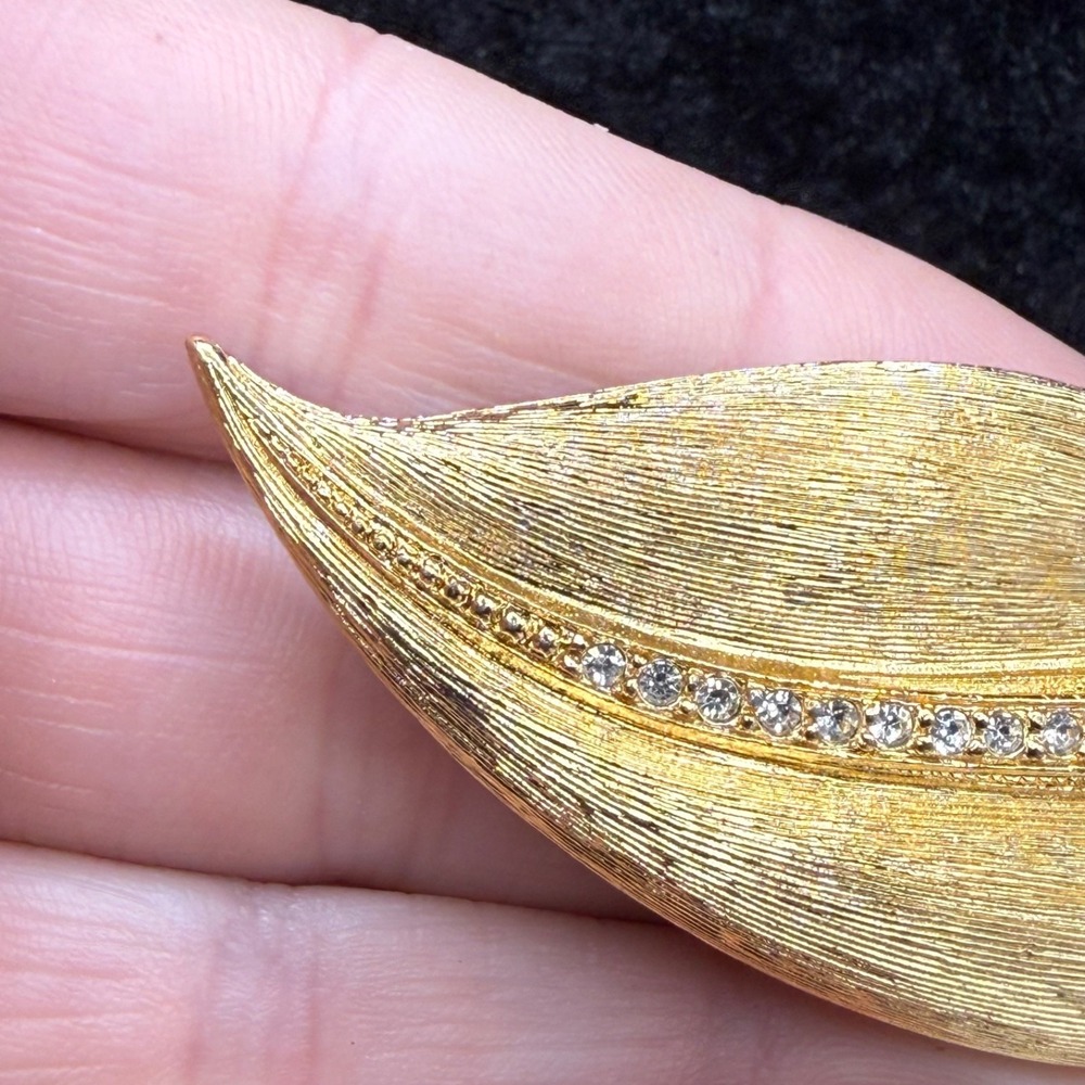 Vintage Christian Dior Brooch Leaf Gold Tone READ - Picture 4 of 12